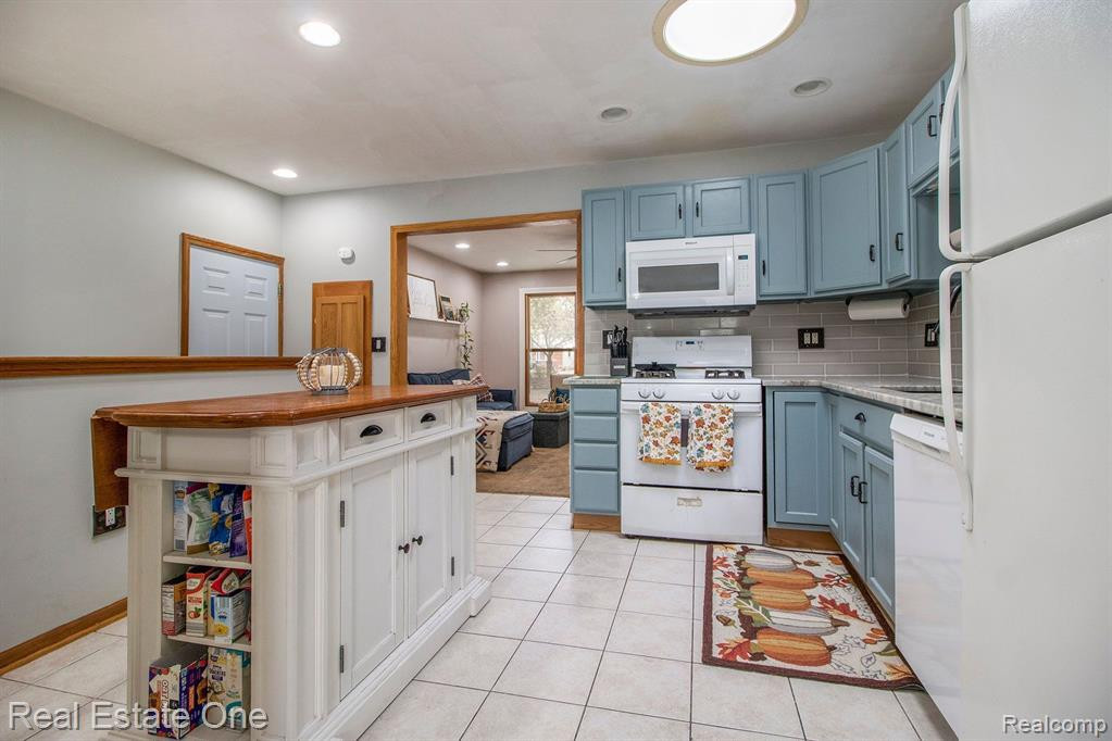 41409 AYRSHIRE Drive, Canton, MI 48188 — Photo 9