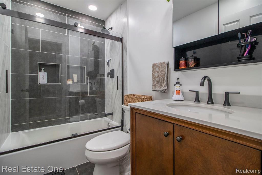 41409 AYRSHIRE Drive, Canton, MI 48188 — Photo 14