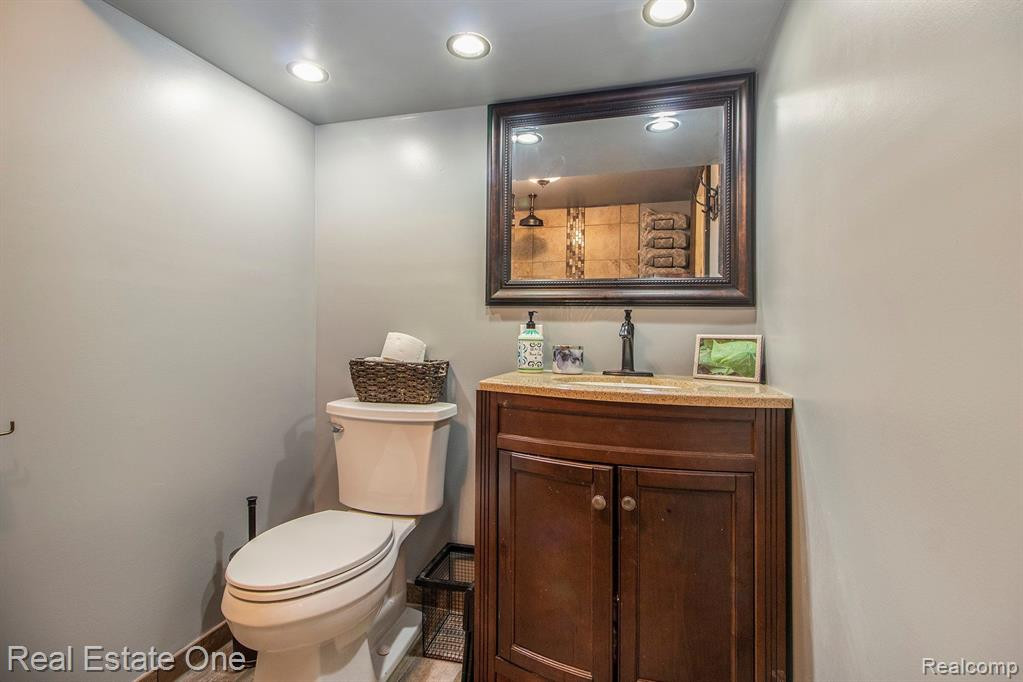 41409 AYRSHIRE Drive, Canton, MI 48188 — Photo 17
