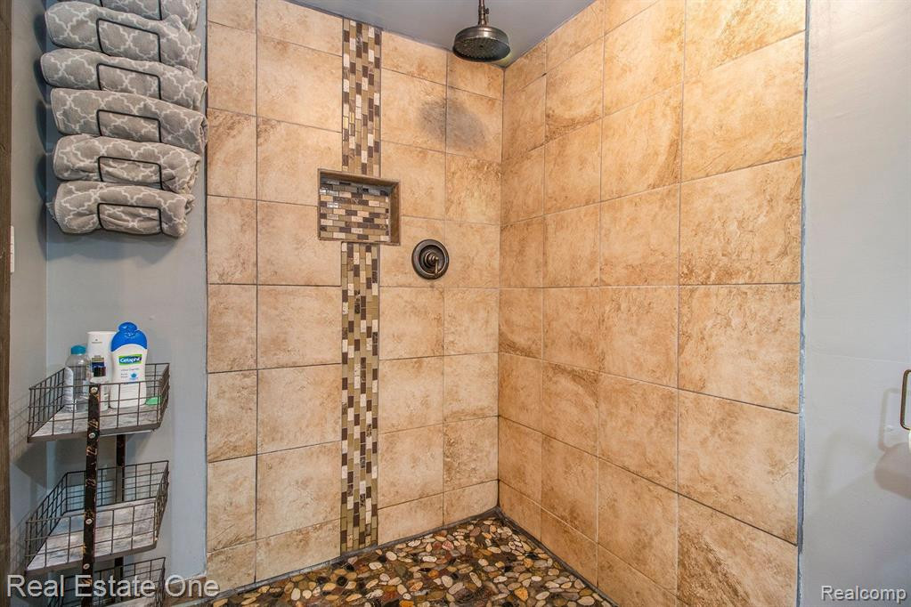 41409 AYRSHIRE Drive, Canton, MI 48188 — Photo 18