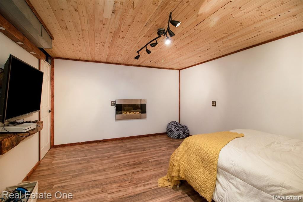 41409 AYRSHIRE Drive, Canton, MI 48188 — Photo 20