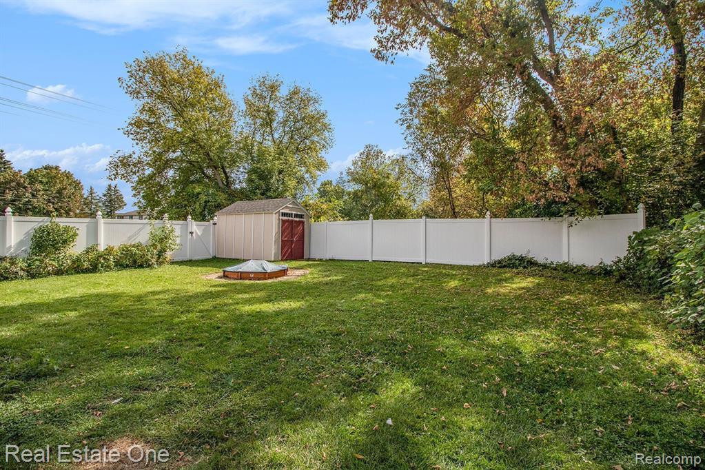 41409 AYRSHIRE Drive, Canton, MI 48188 — Photo 25