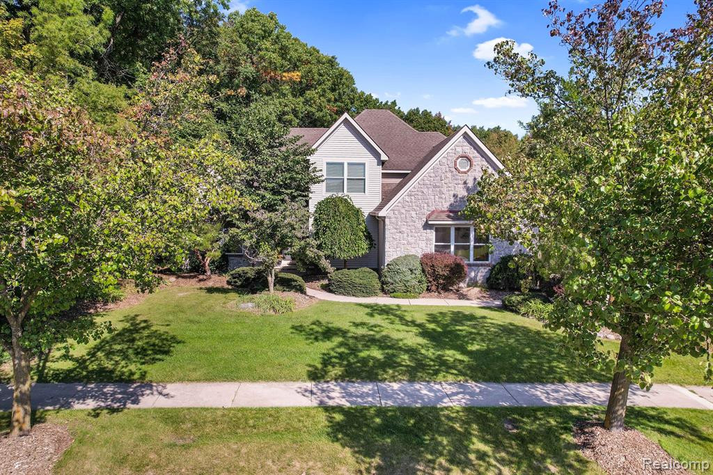 785 W CASTLEBURY Circle, Saline, MI 48176 — Photo 2