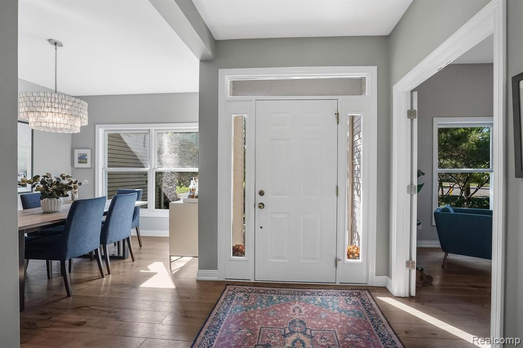 785 W CASTLEBURY Circle, Saline, MI 48176 — Photo 6