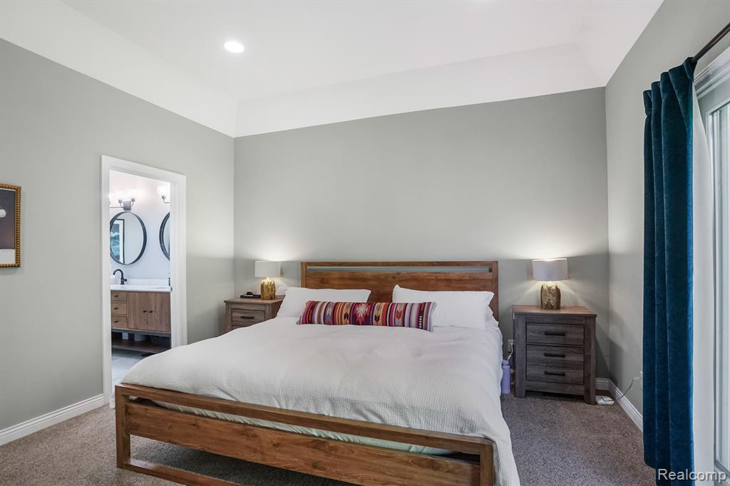 785 W CASTLEBURY Circle, Saline, MI 48176 — Photo 12