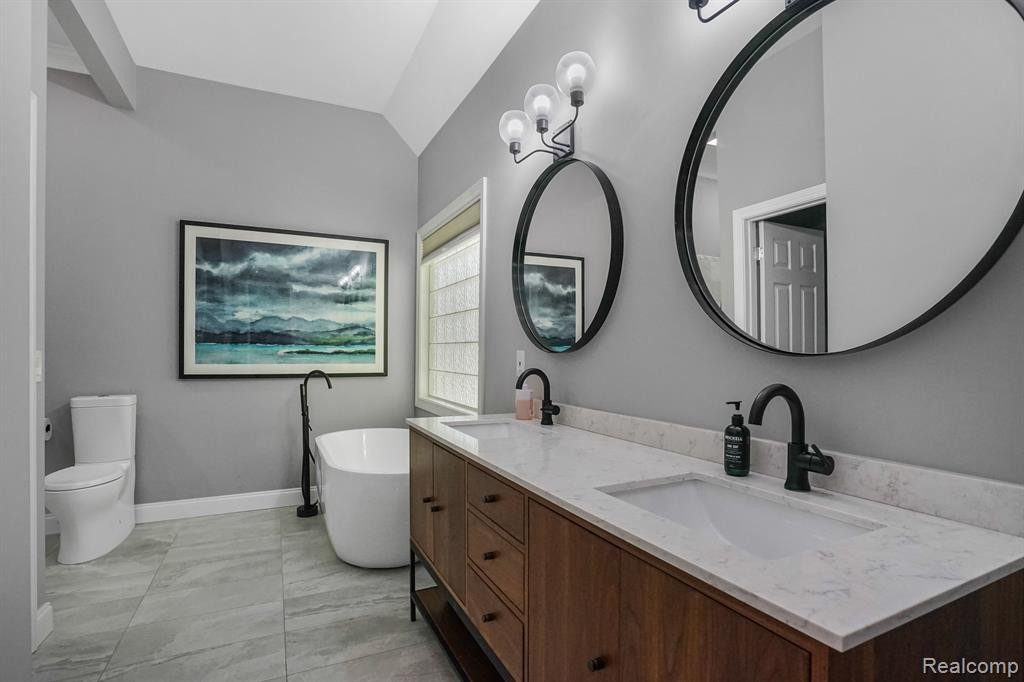 785 W CASTLEBURY Circle, Saline, MI 48176 — Photo 13