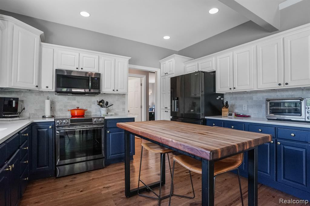 785 W CASTLEBURY Circle, Saline, MI 48176 — Photo 20