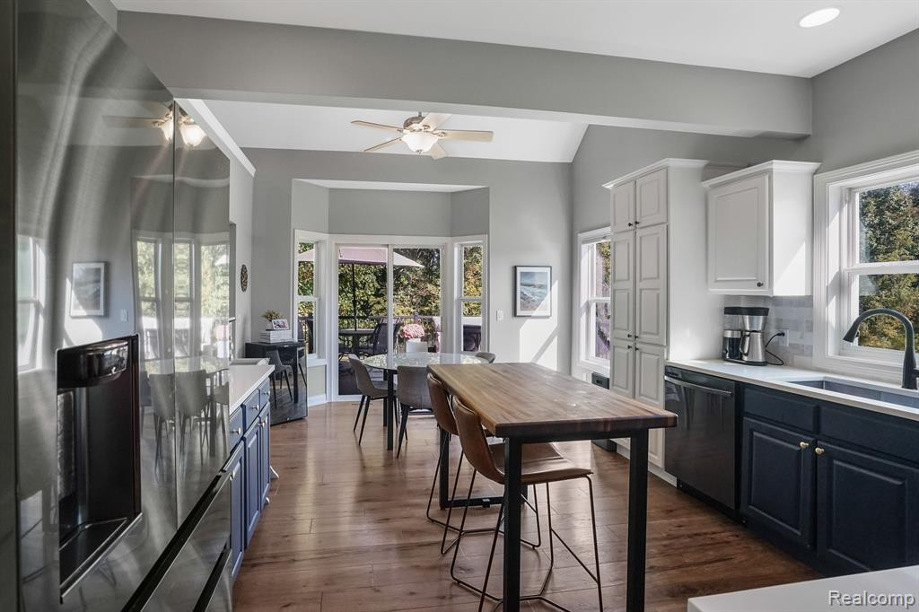 785 W CASTLEBURY Circle, Saline, MI 48176 — Photo 21