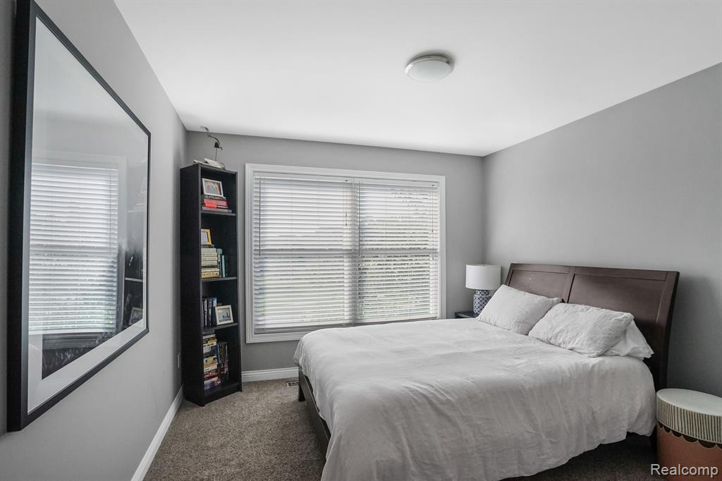 785 W CASTLEBURY Circle, Saline, MI 48176 — Photo 25
