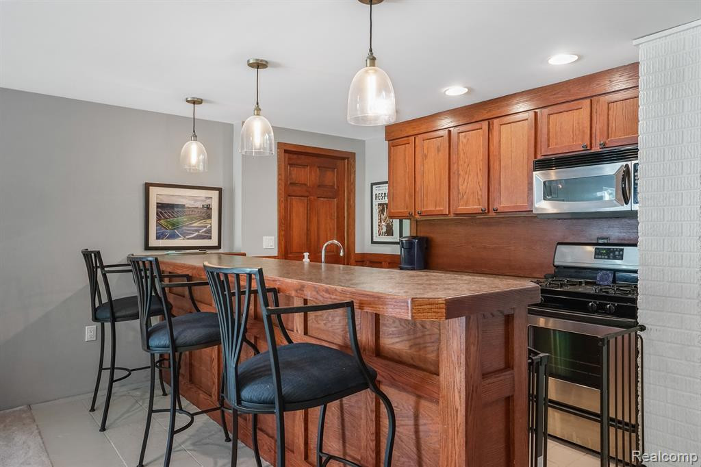 785 W CASTLEBURY Circle, Saline, MI 48176 — Photo 34