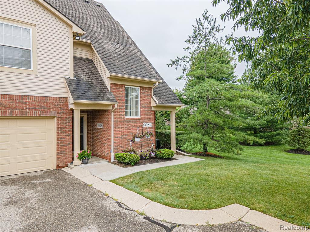 4131 CORNERSTONE Drive, Canton, MI 48188 — Photo 2