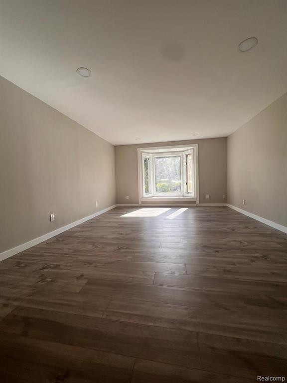 8 BURLINGAME Court, Ann Arbor, MI 48108 — Photo 7