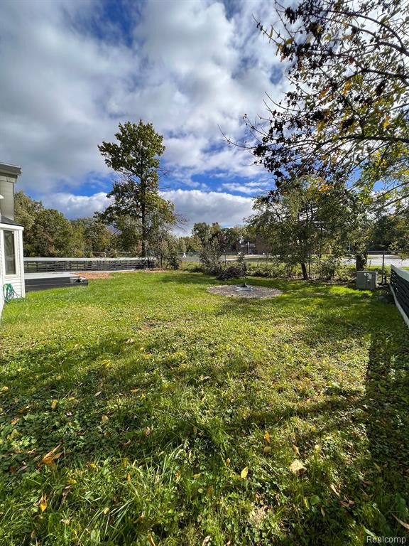 8 BURLINGAME Court, Ann Arbor, MI 48108 — Photo 23