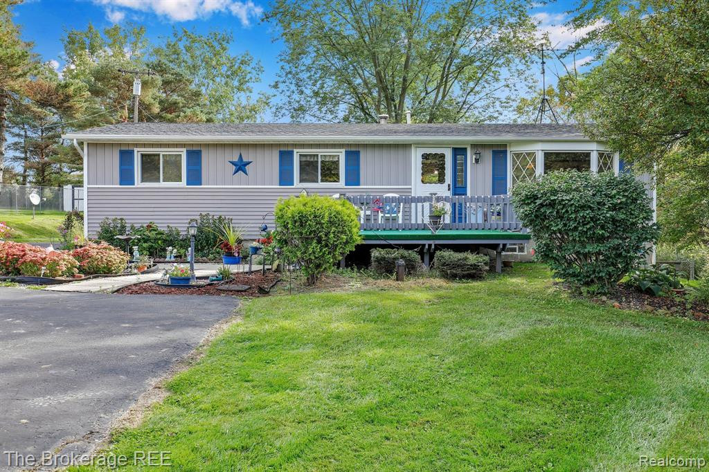 1862 N VAN DYKE Road, Imlay City, MI 48444 — front exterior