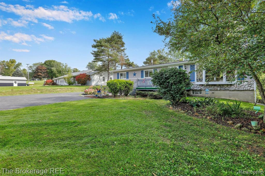 1862 N VAN DYKE Road, Imlay City, MI 48444 — Photo 2