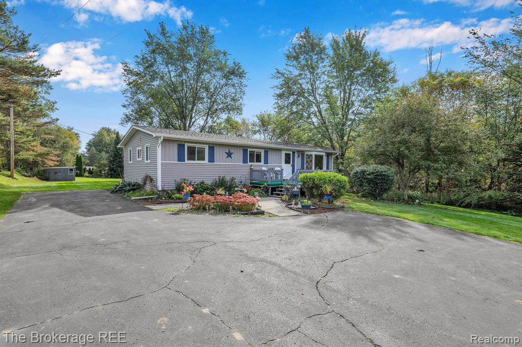 1862 N VAN DYKE Road, Imlay City, MI 48444 — Photo 3