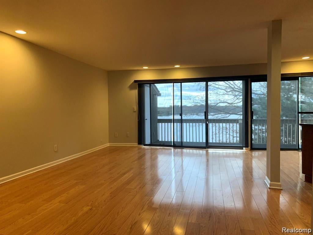893 CLIFFS Drive, 308, Ypsilanti, MI 48198 — Photo 12