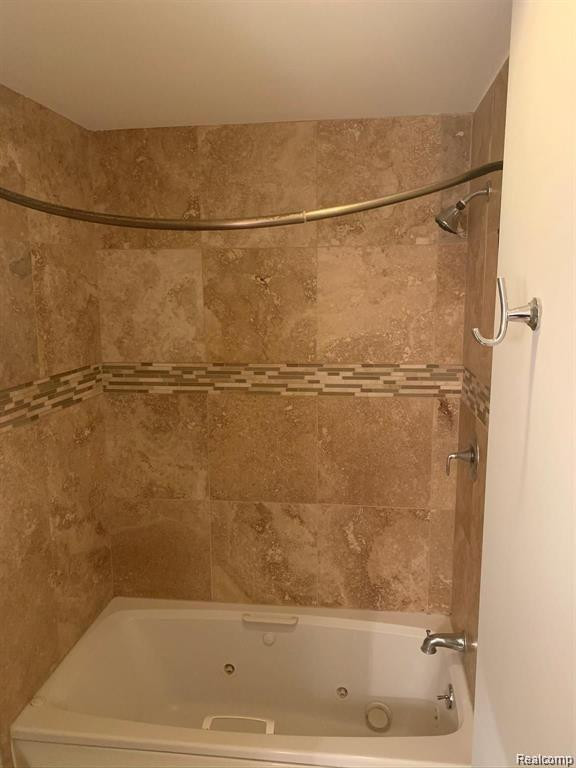 893 CLIFFS Drive, 308, Ypsilanti, MI 48198 — Photo 14