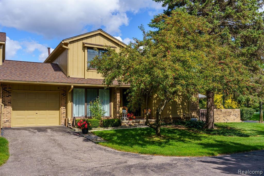 1638 S HILL Circle, Bloomfield Hills, MI 48304 — front exterior