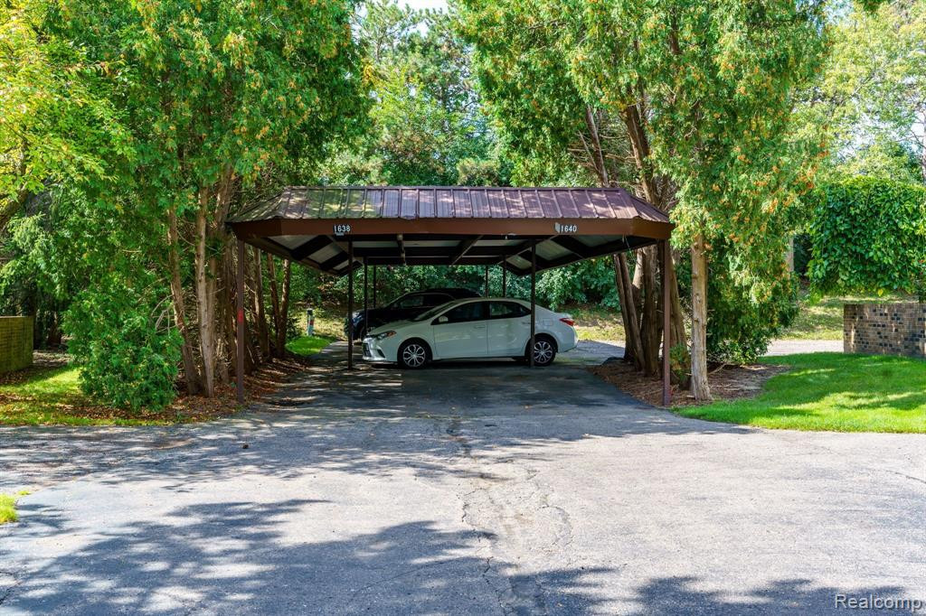 1638 S HILL Circle, Bloomfield Hills, MI 48304 — Photo 4