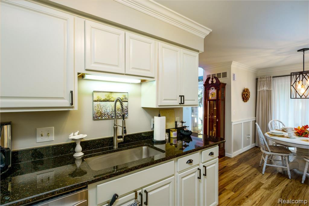 1638 S HILL Circle, Bloomfield Hills, MI 48304 — Photo 12
