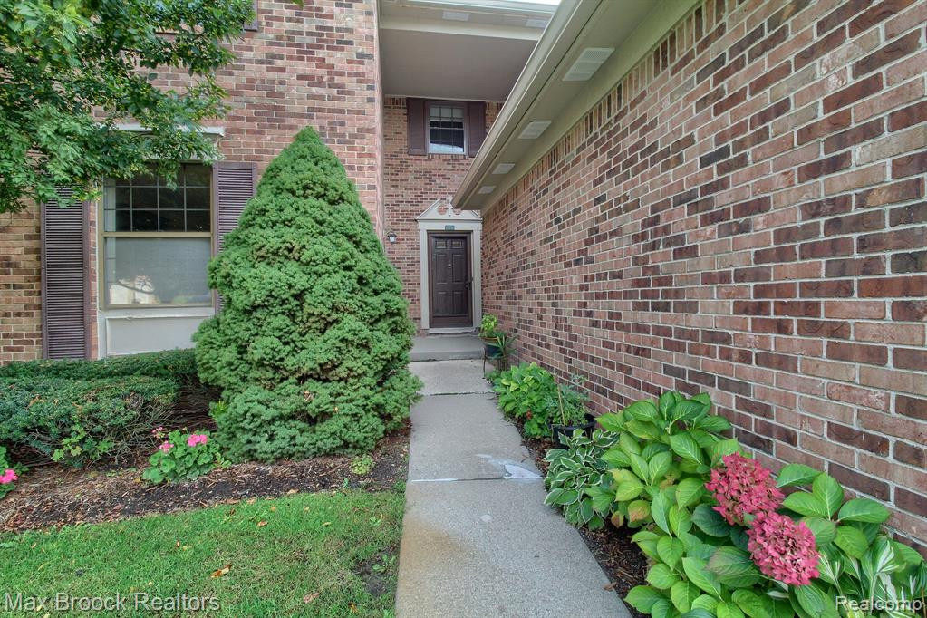 29865 INDIAN Trail, Farmington Hills, MI 48331 — front exterior