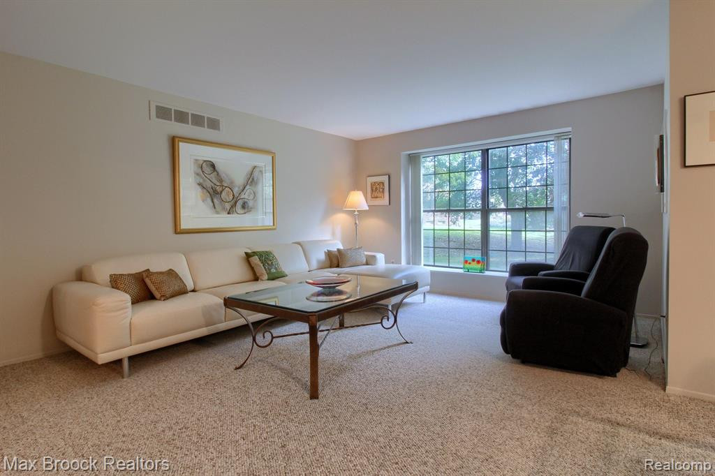 29865 INDIAN Trail, Farmington Hills, MI 48331 — Photo 5