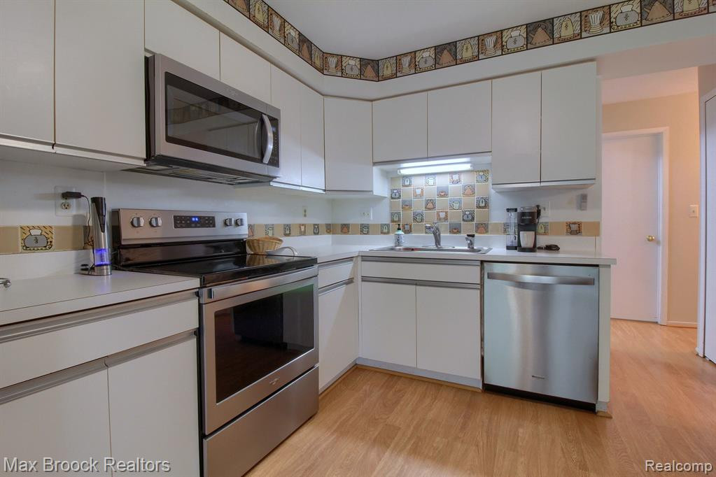 29865 INDIAN Trail, Farmington Hills, MI 48331 — Photo 10