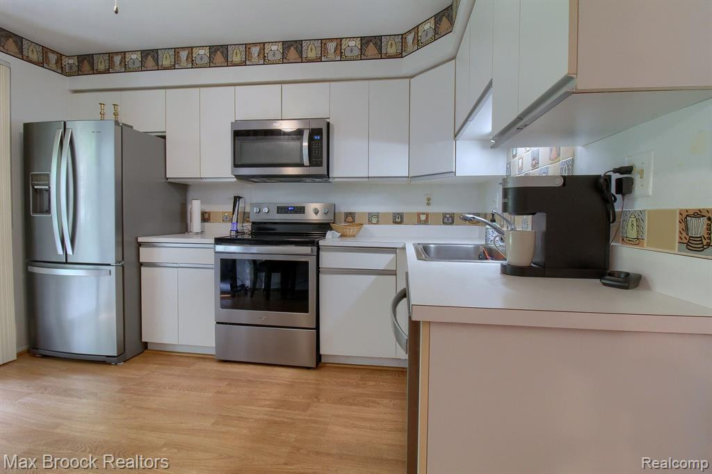 29865 INDIAN Trail, Farmington Hills, MI 48331 — Photo 11
