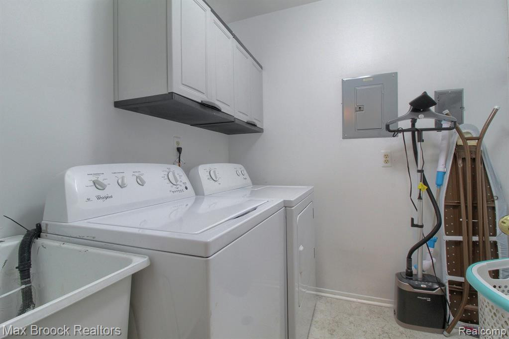 29865 INDIAN Trail, Farmington Hills, MI 48331 — Photo 13