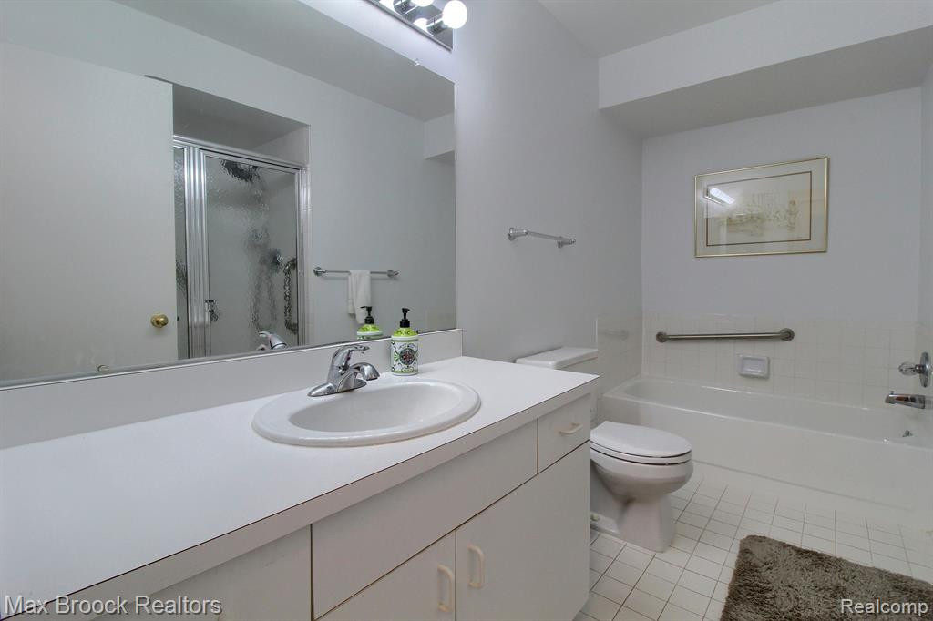 29865 INDIAN Trail, Farmington Hills, MI 48331 — Photo 17