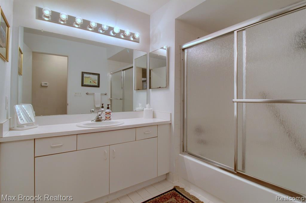 29865 INDIAN Trail, Farmington Hills, MI 48331 — Photo 20
