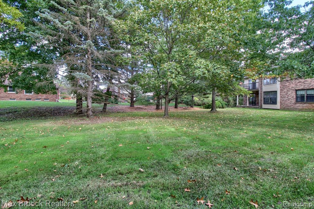 29865 INDIAN Trail, Farmington Hills, MI 48331 — Photo 25