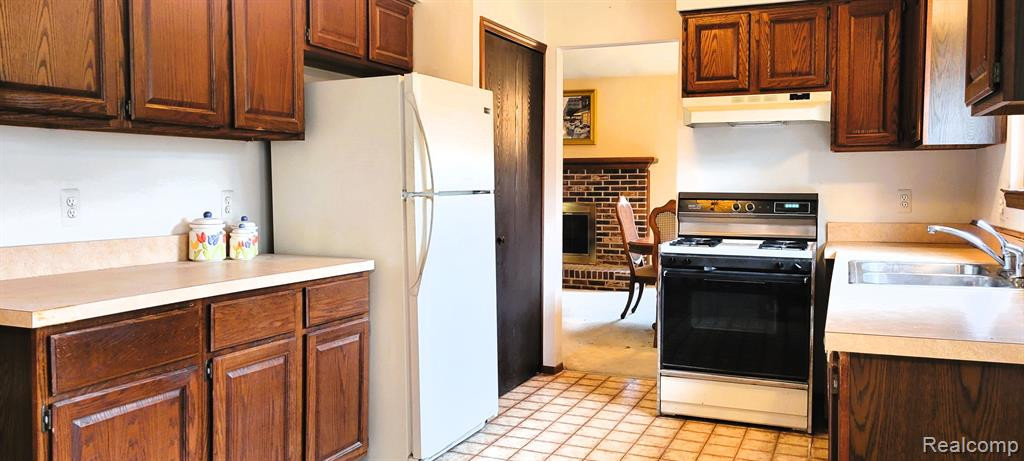 6862 WOODMERE Drive, Canton, MI 48187 — Photo 12