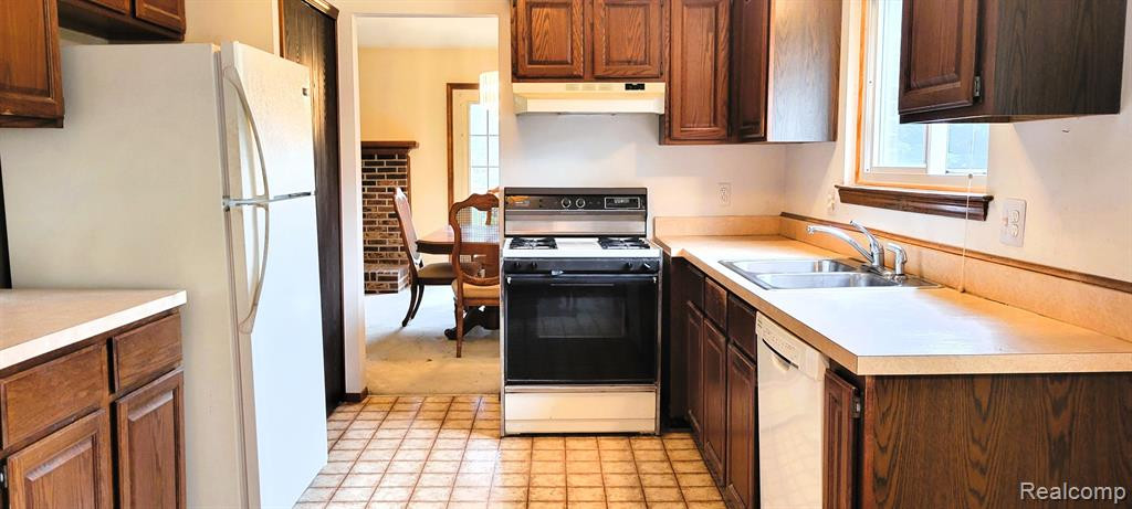 6862 WOODMERE Drive, Canton, MI 48187 — Photo 13