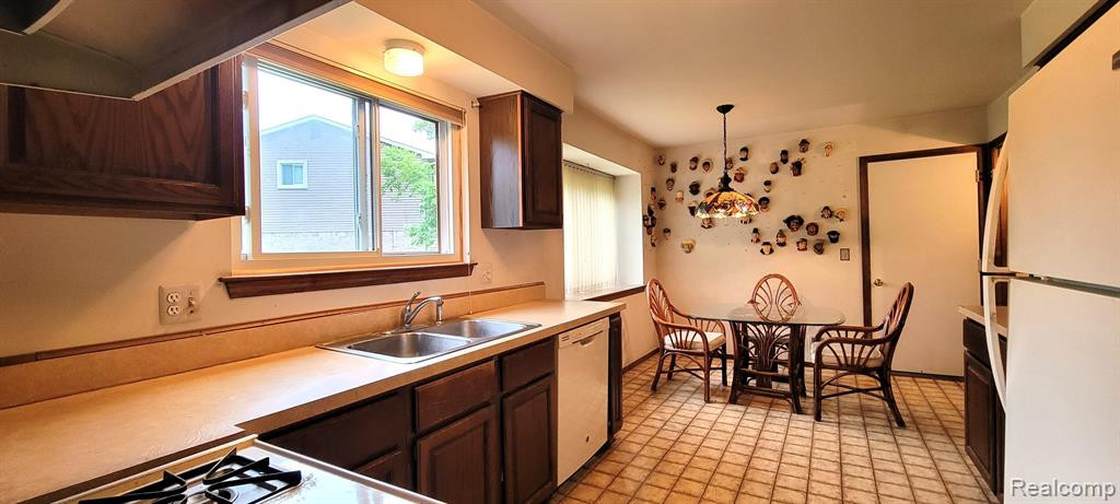 6862 WOODMERE Drive, Canton, MI 48187 — Photo 14