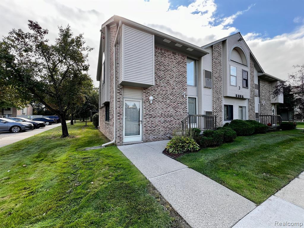 42531 LILLEY POINTE Drive, 13, Canton, MI 48187 — front exterior