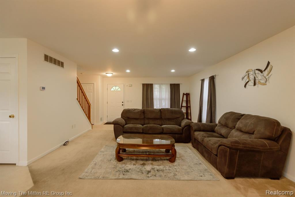 13320 COUNTRY WALK, Belleville, MI 48111 — Photo 3