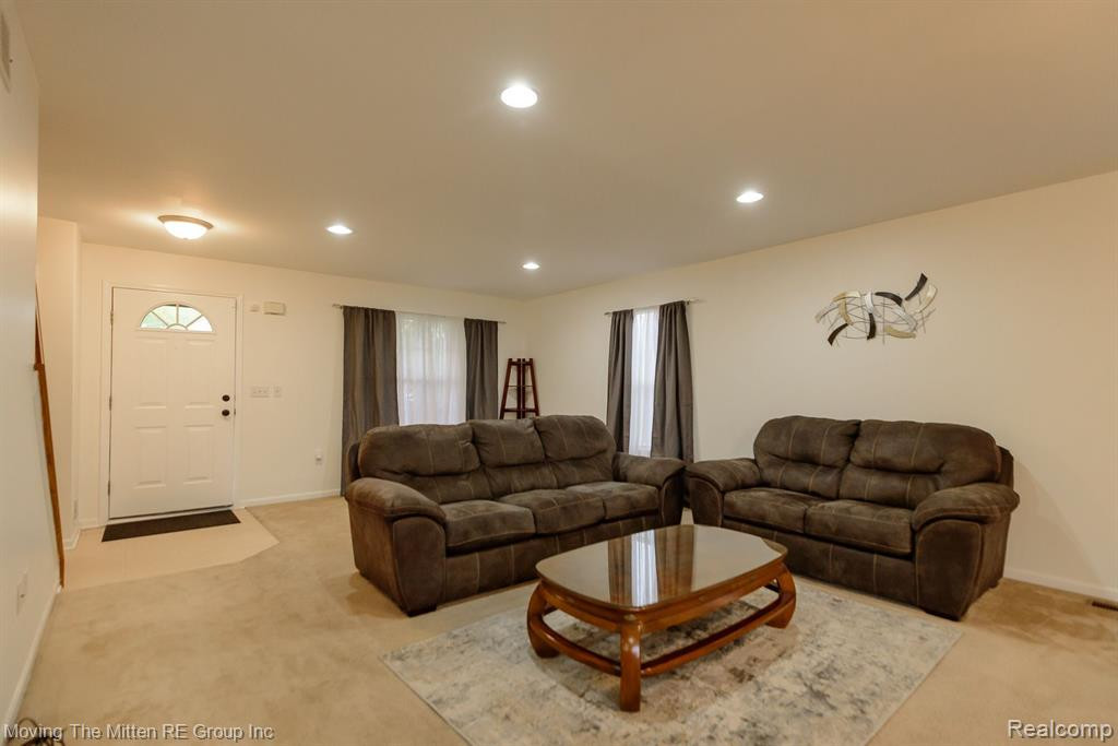 13320 COUNTRY WALK, Belleville, MI 48111 — Photo 4