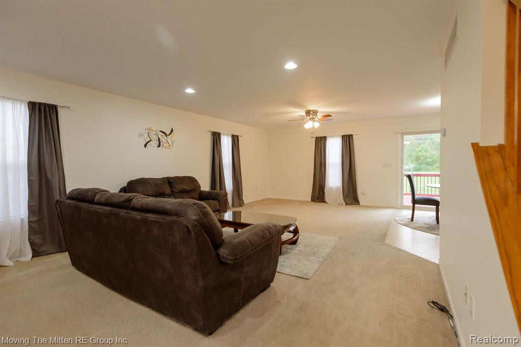 13320 COUNTRY WALK, Belleville, MI 48111 — Photo 6