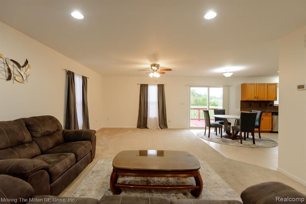 13320 COUNTRY WALK, Belleville, MI 48111 — Photo 7