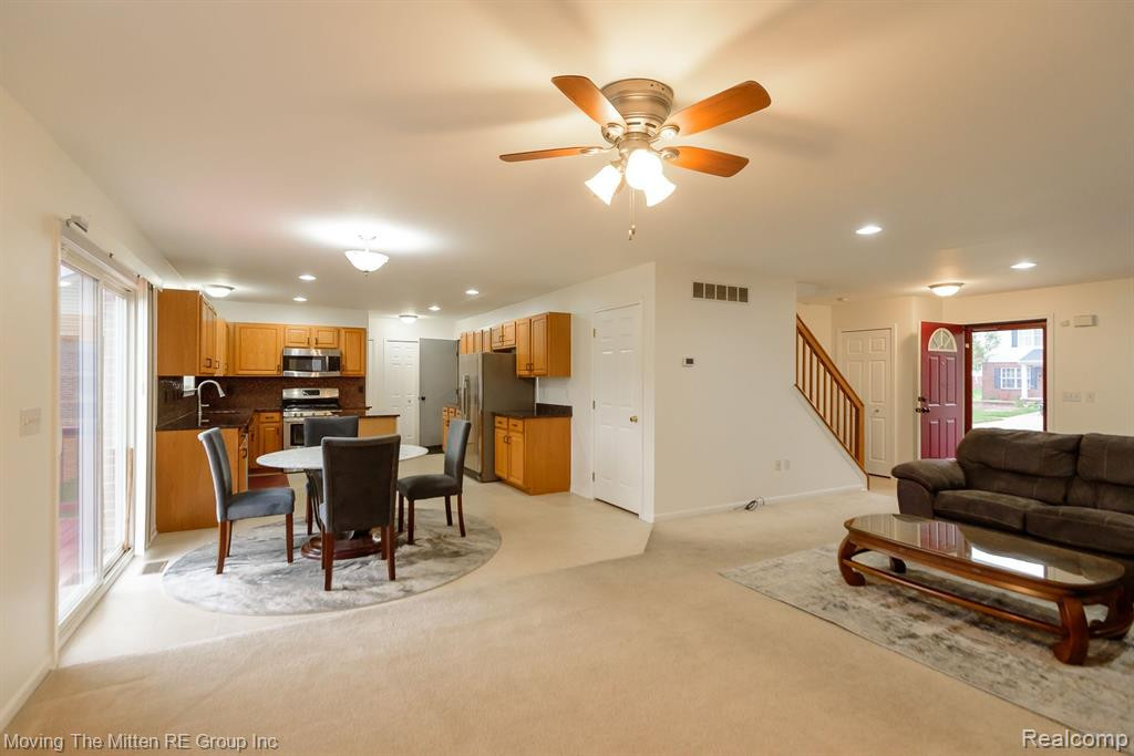 13320 COUNTRY WALK, Belleville, MI 48111 — Photo 8