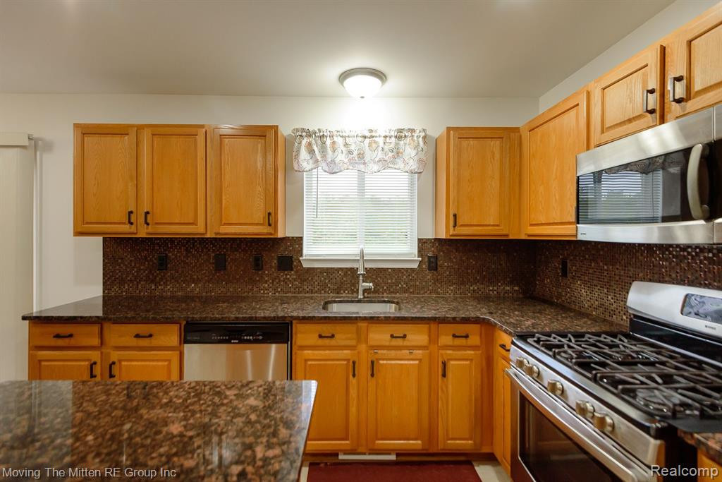 13320 COUNTRY WALK, Belleville, MI 48111 — Photo 13