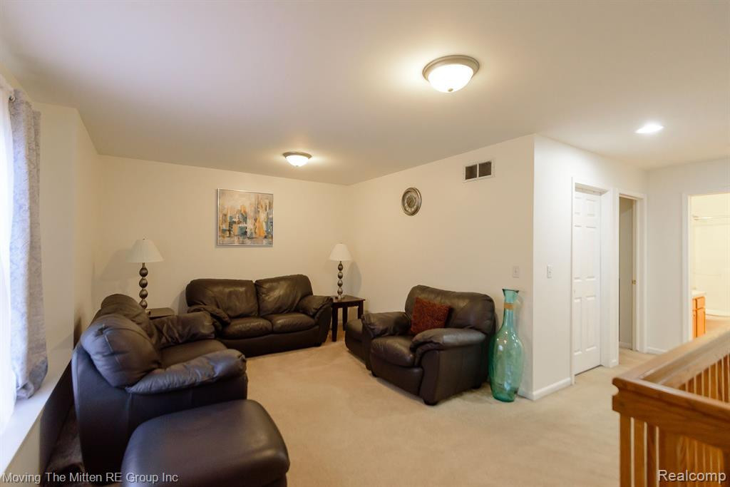 13320 COUNTRY WALK, Belleville, MI 48111 — Photo 23