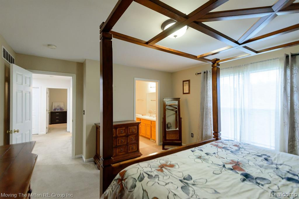 13320 COUNTRY WALK, Belleville, MI 48111 — Photo 24