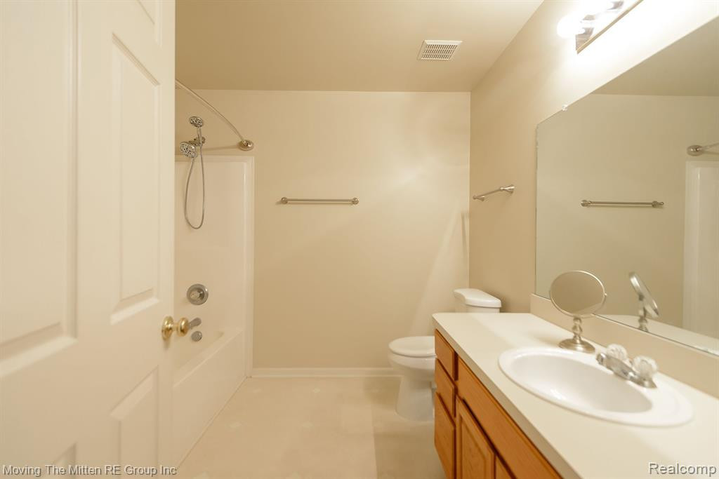 13320 COUNTRY WALK, Belleville, MI 48111 — Photo 29