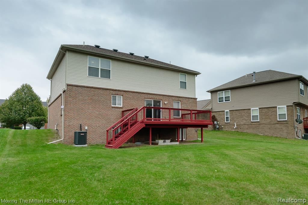 13320 COUNTRY WALK, Belleville, MI 48111 — Photo 49