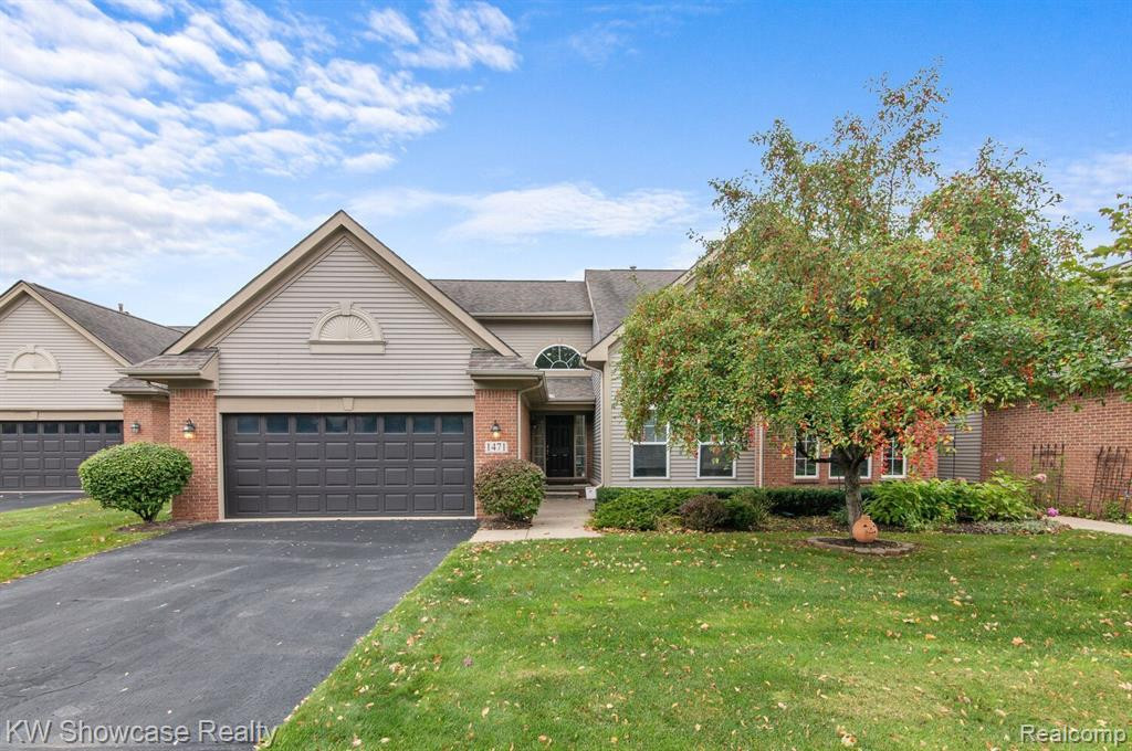 1471 TREYBORNE Circle, Commerce Twp, MI 48390 — front exterior