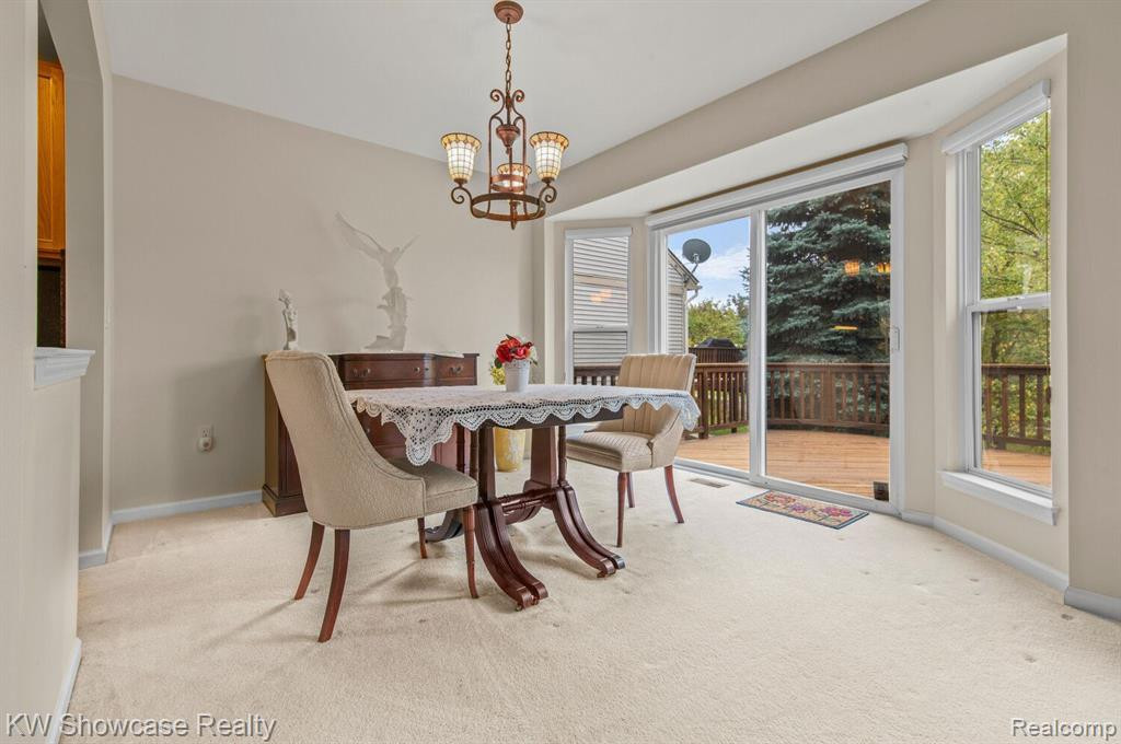 1471 TREYBORNE Circle, Commerce Twp, MI 48390 — Photo 8