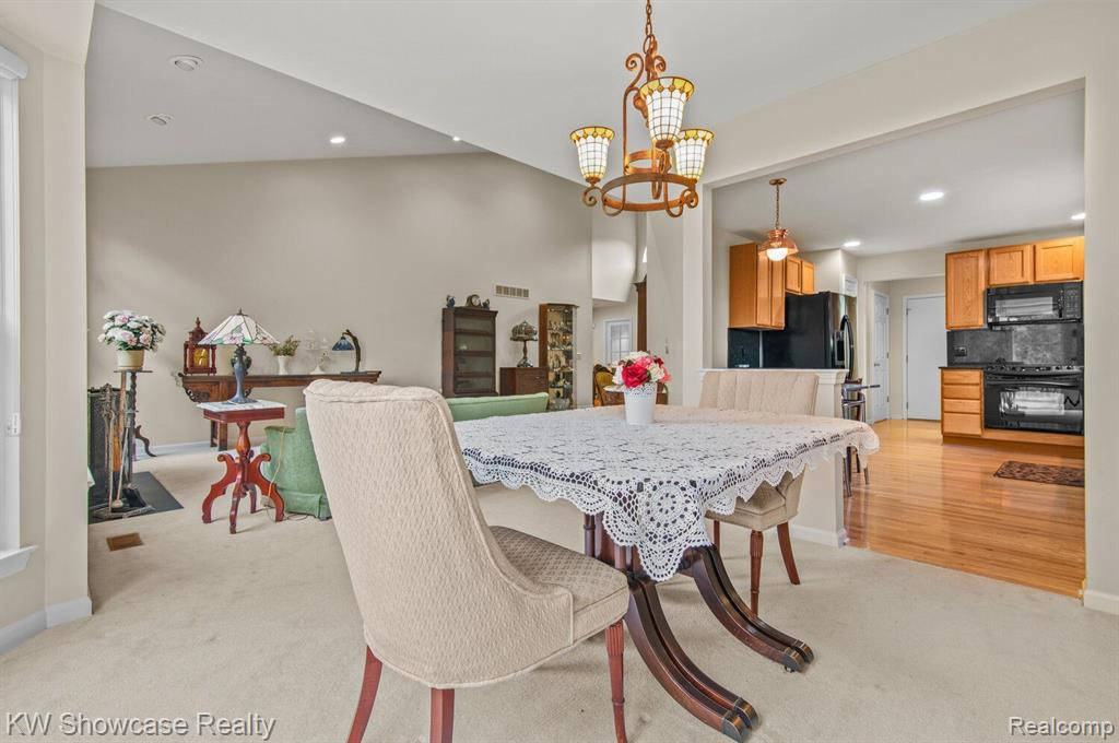 1471 TREYBORNE Circle, Commerce Twp, MI 48390 — Photo 9